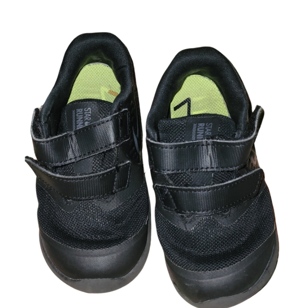 Black Low-Top Nike Sneakers with Velcro Straps
